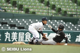 写真:白熱のプレー