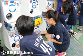 写真:ガチャ風景