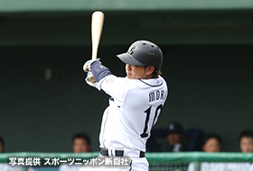 左前打を放ったスタメンマスクの森選手