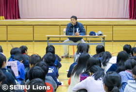 ライオンズアカデミー石井コーチが学校訪問