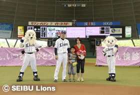 「LIONS HAPPY MOTHER’S DAY」