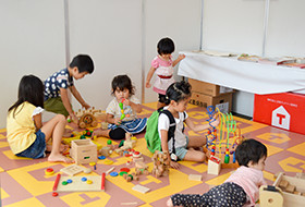 木のおもちゃが大集合