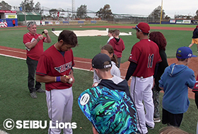 ファンと交流する選手たち