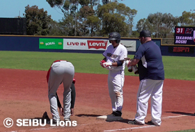 バットでチャンスをつくる星選手