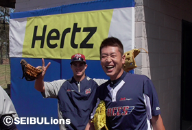 チームに合流し笑顔を見せる藤原投手！