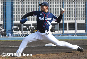 佐野投手が1イニングを無失点に抑える