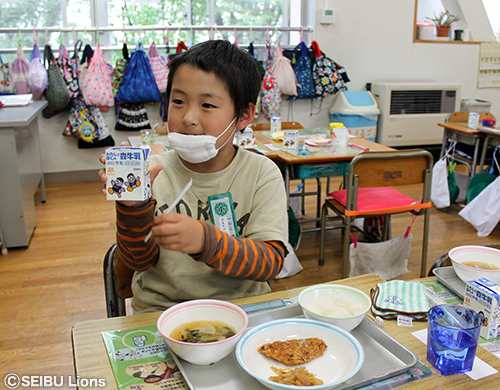 レオ×コバトン×わたぼく「給食牛乳」