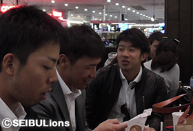 早朝から遠征に向かう3選手