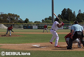 本田投手が先発マウンドに上がる