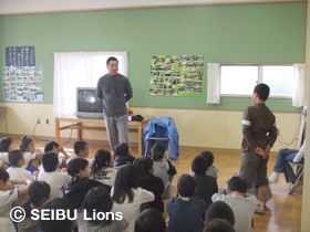 生徒から質問をうける大塚氏