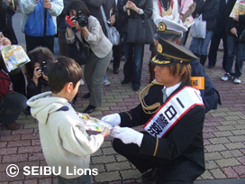 平尾博嗣選手 浦和東一日警察署長 | 埼玉西武ライオンズ