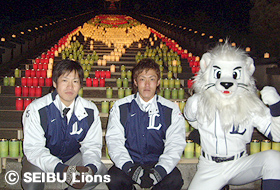 階段アート前にて