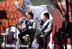 クイズコーナーでファンとのふれあい