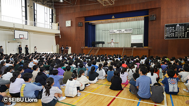 夢を叶えるために大切なことを話す源田選手
