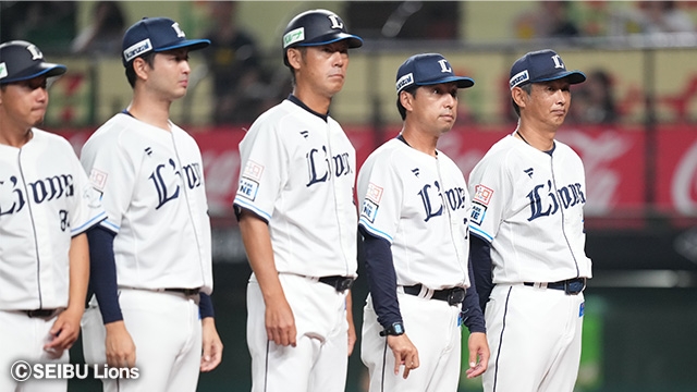 選手が並んでいる画像