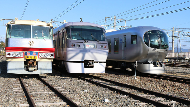 西武球場前駅に3車種の西武特急が集合！