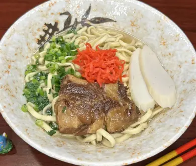 沖繩燉豬肋排麵